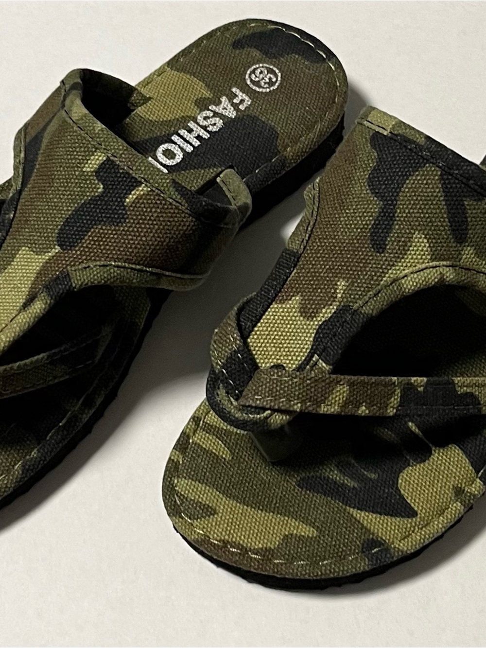 Women’s Camo Thong Slide Sandals in Olive Green